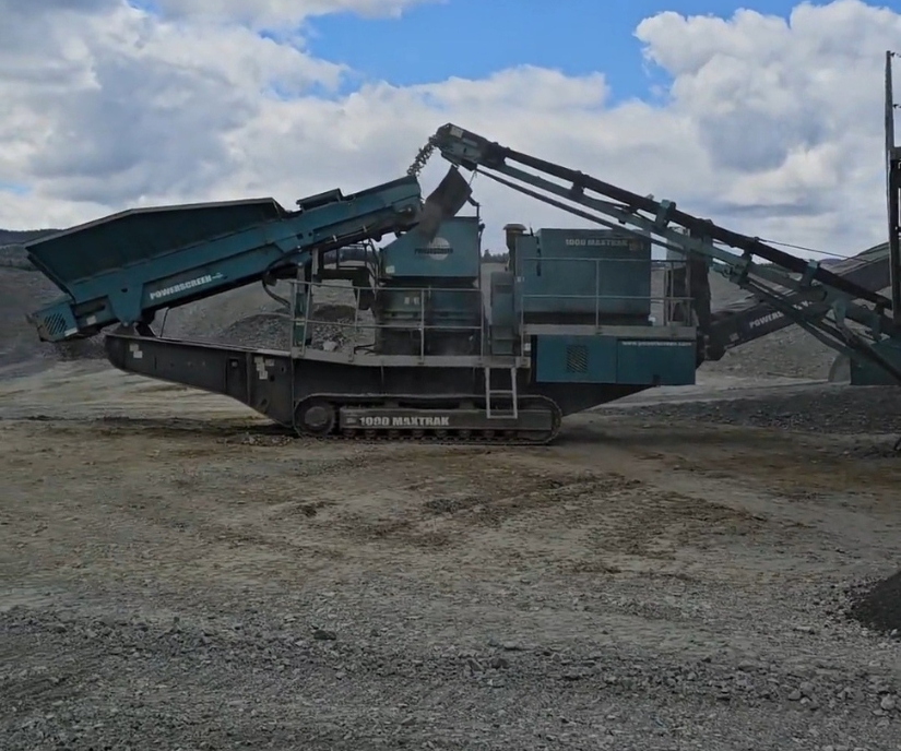 Industrial jaw crusher machine available for equipment rental in Merritt.
